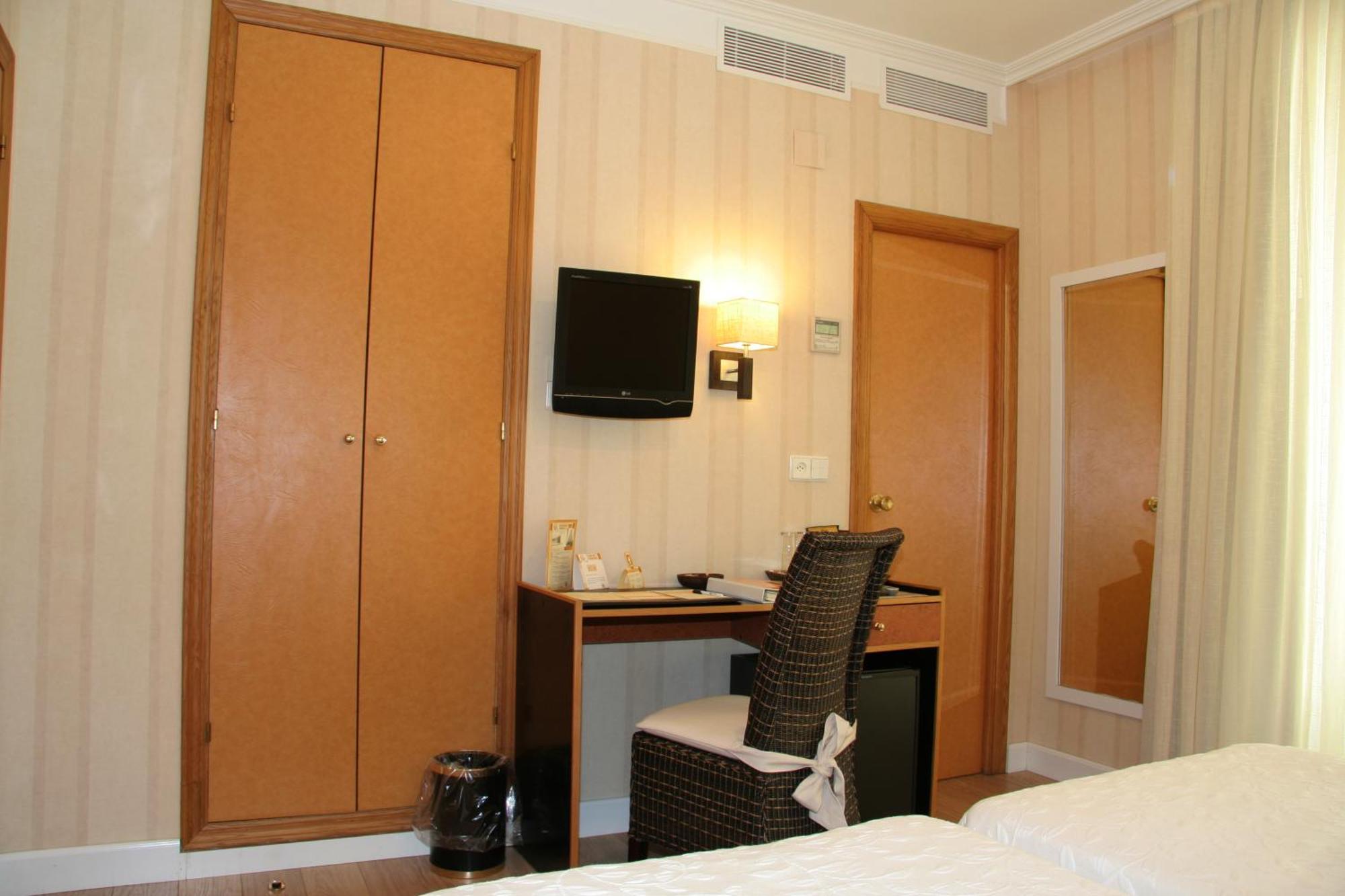 Hostal Paris Valladolid Zewnętrze zdjęcie